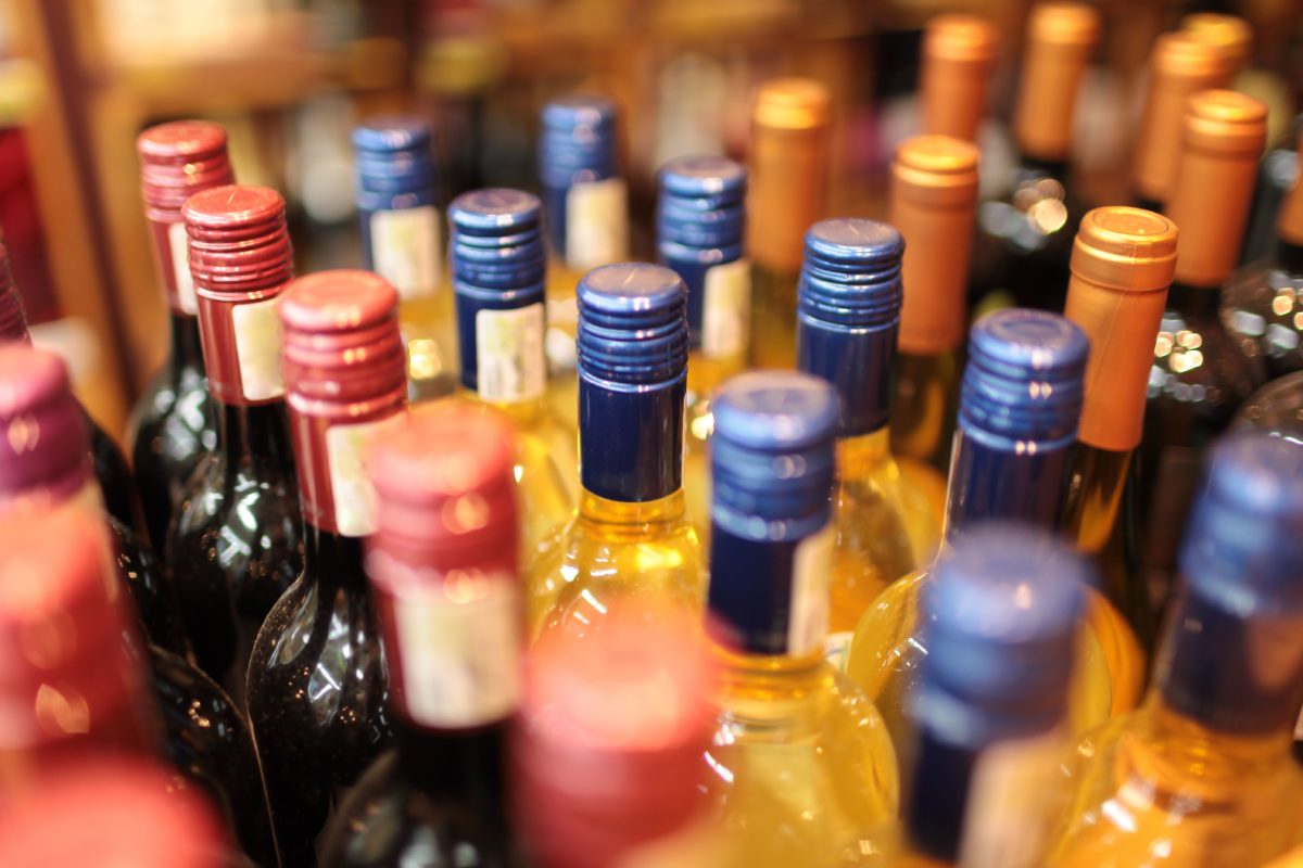 Bottles-of-Red-and-White-Wine